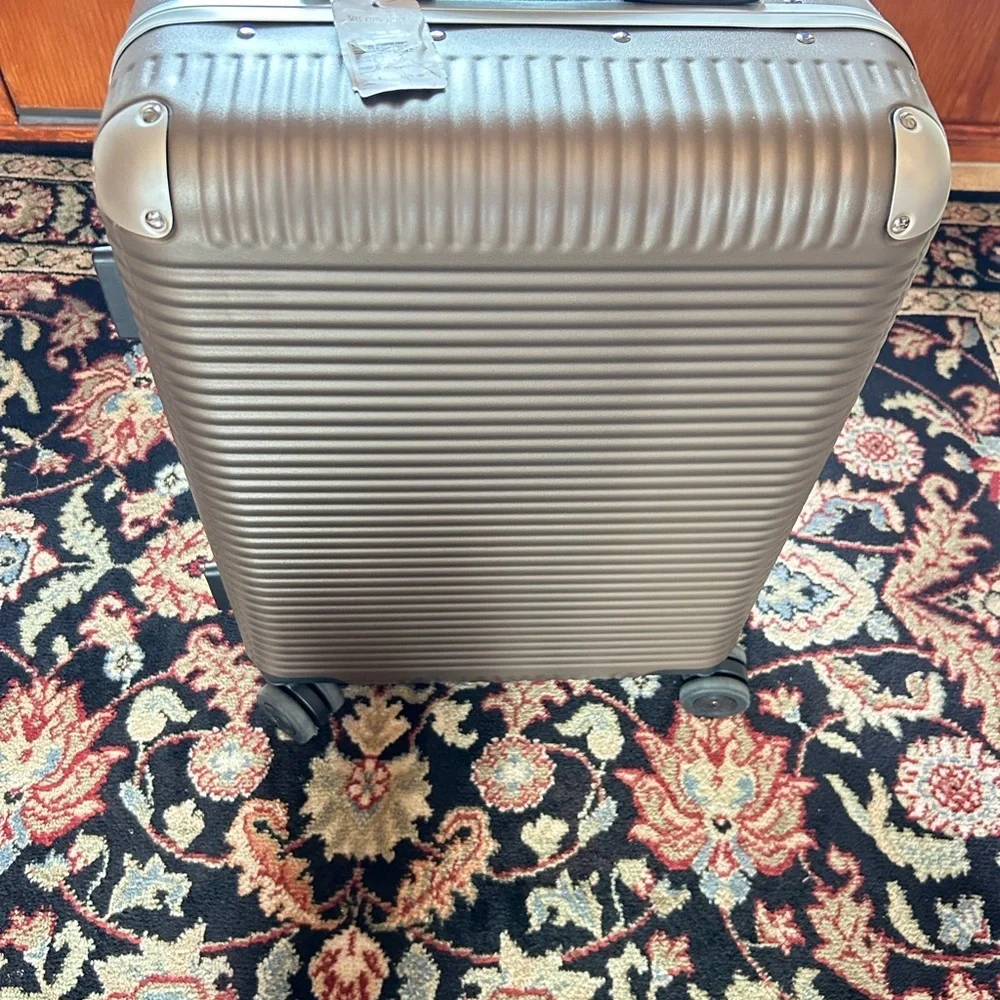 FPM  Milano light spinner suitcase made in Italy NWT